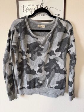 Hollister Gray & Dark Gray Camo Crew Sweater